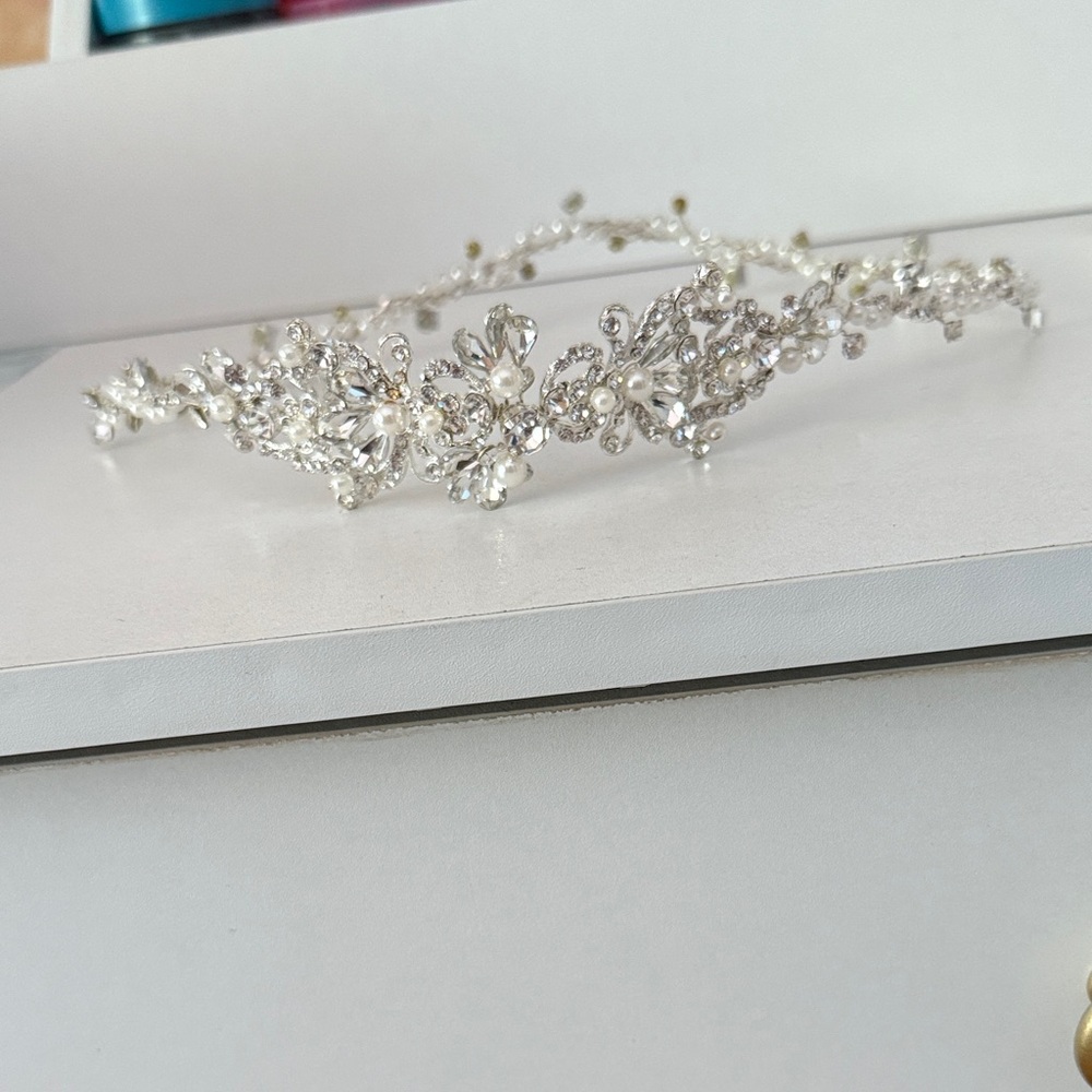 Elegant Silver hairpiece